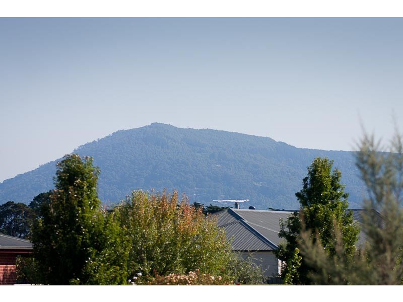 37 Chessy Park Dr*, New Gisborne VIC 3438