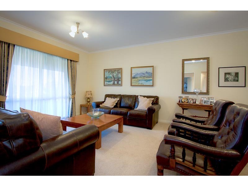 37 Chessy Park Dr*, New Gisborne VIC 3438