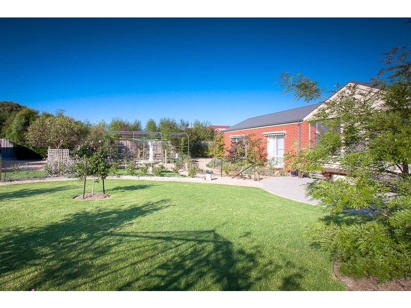 37 Chessy Park Dr*, New Gisborne VIC 3438