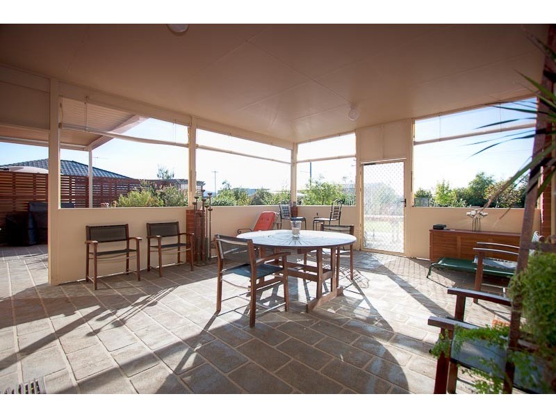 37 Chessy Park Dr*, New Gisborne VIC 3438