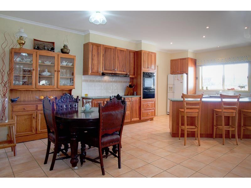 37 Chessy Park Dr, Gisborne VIC 3437