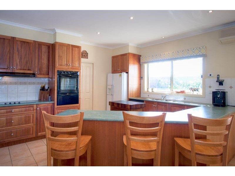 37 Chessy Park Dr, Gisborne VIC 3437