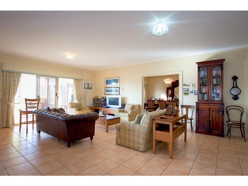 37 Chessy Park Dr, Gisborne VIC 3437