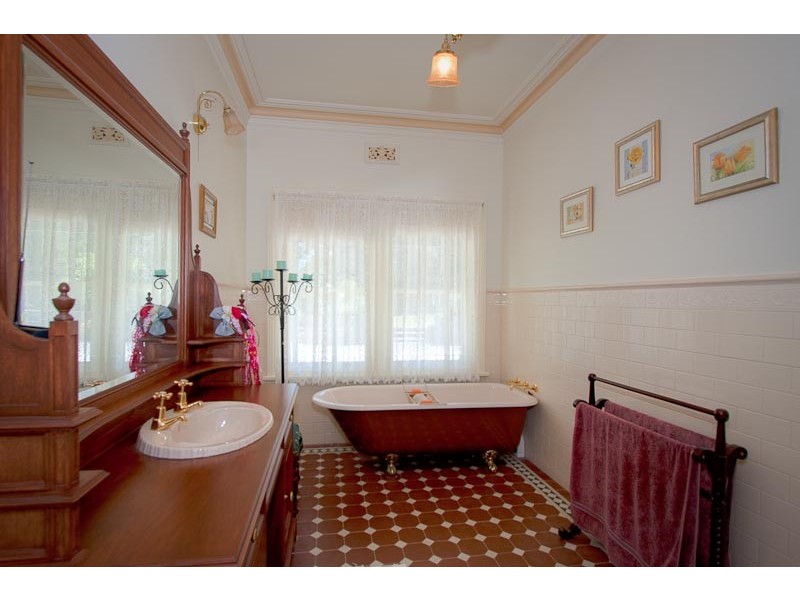 269 Couangalt Rd, Gisborne South VIC 3437