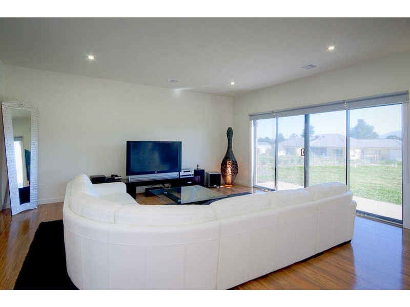 11 Charters Avenue, Gisborne VIC 3437