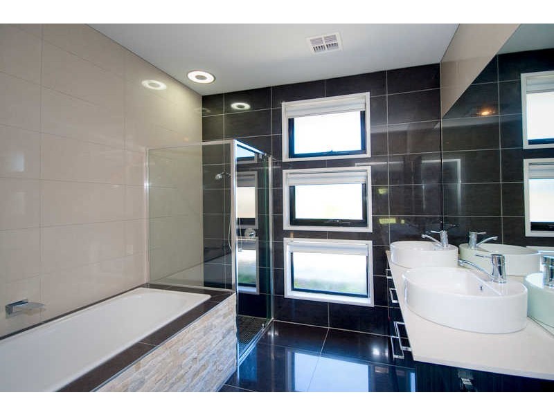 11 Charters Avenue, Gisborne VIC 3437