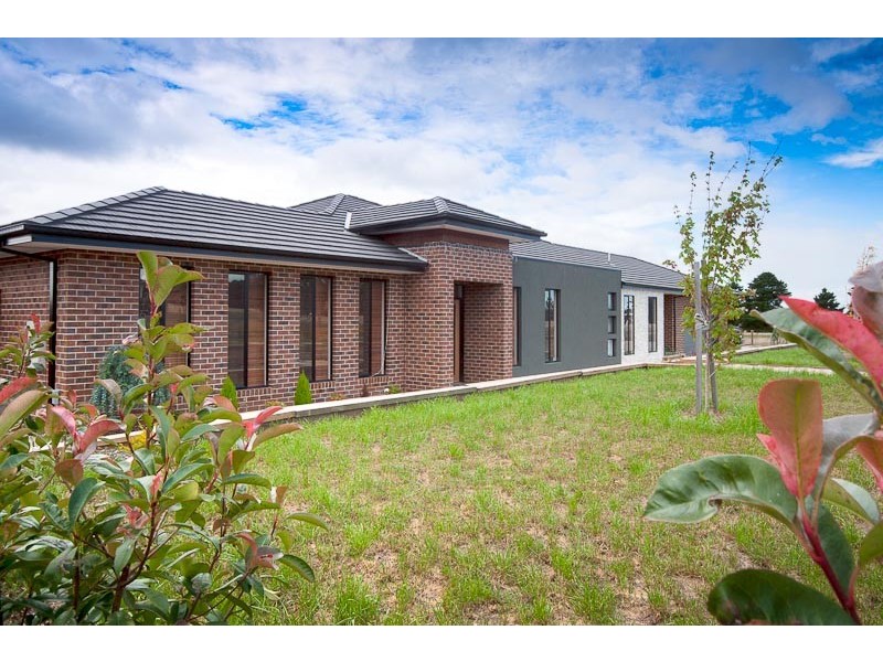 11 Charters Avenue, Gisborne VIC 3437