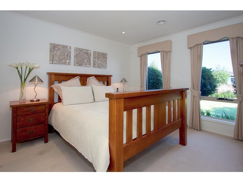 6 Rimfire Crt, Gisborne VIC 3437