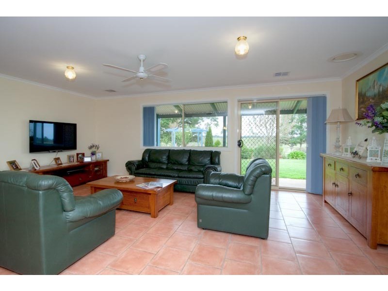 761 Gisborne Melton Rd, Gisborne VIC 3437