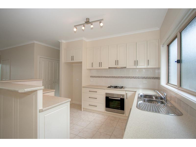 Unit 2/71 Aitken St, Gisborne VIC 3437