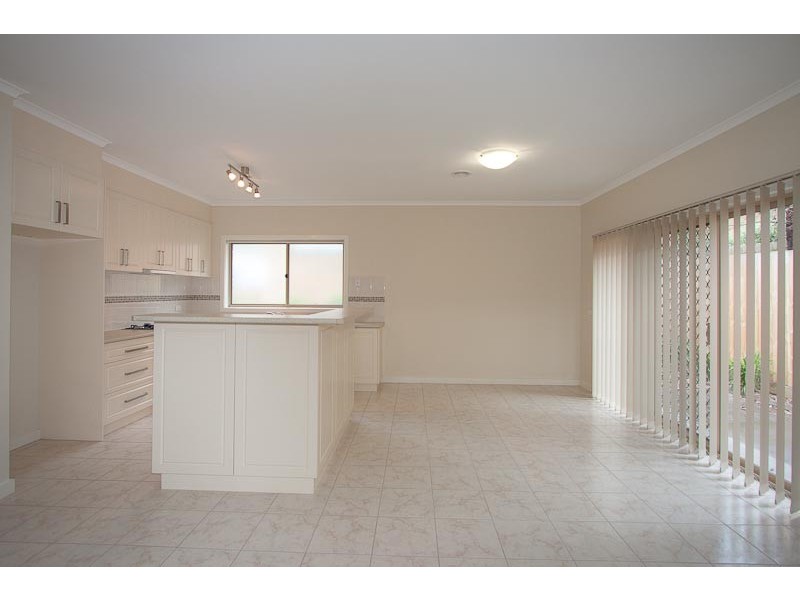 Unit 2/71 Aitken St, Gisborne VIC 3437
