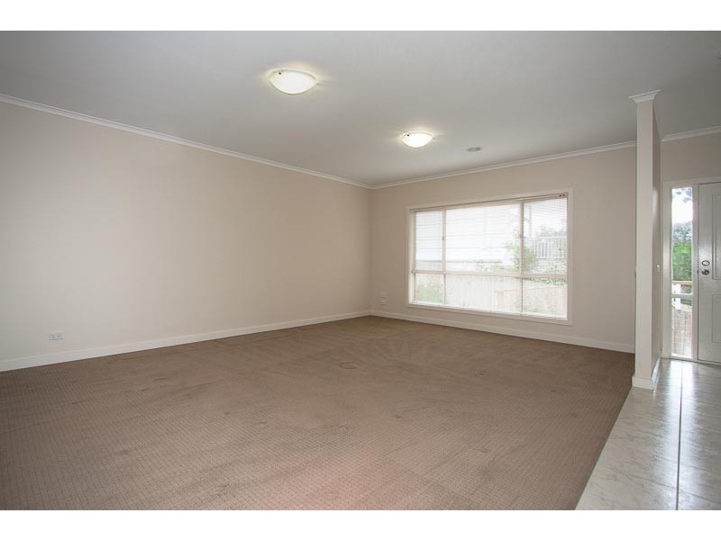Unit 2/71 Aitken St, Gisborne VIC 3437