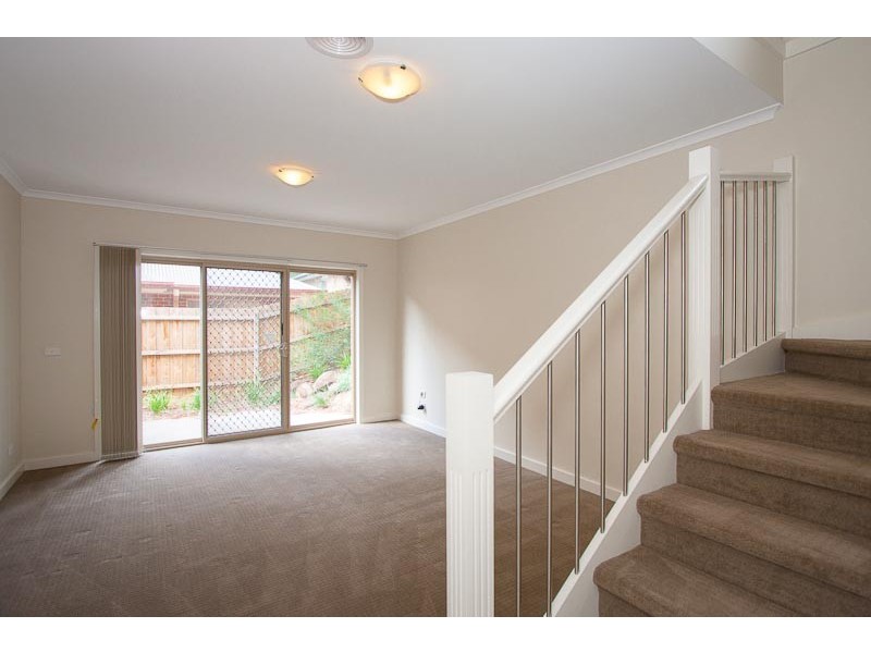 Unit 2/71 Aitken St, Gisborne VIC 3437