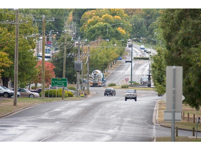 Unit 2/71 Aitken St, Gisborne VIC 3437