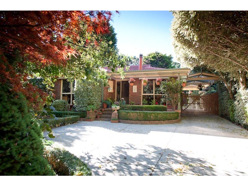 50 Waterfalls Rd, Mount Macedon VIC 3441