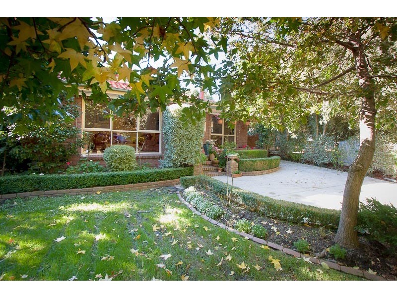 50 Waterfalls Rd, Mount Macedon VIC 3441
