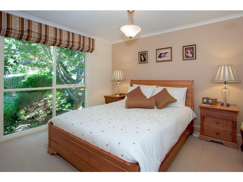 50 Waterfalls Rd, Mount Macedon VIC 3441