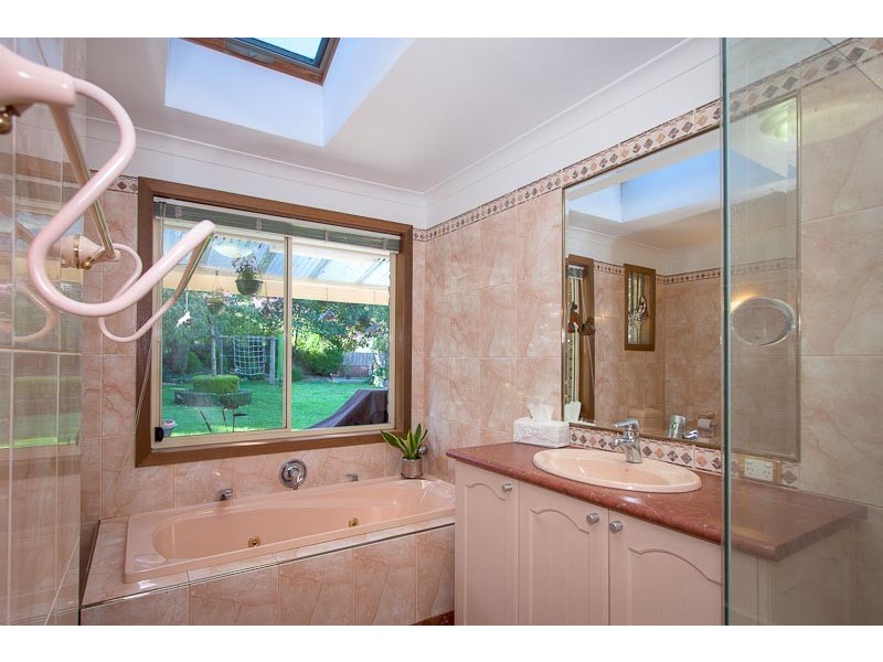 50 Waterfalls Rd, Mount Macedon VIC 3441