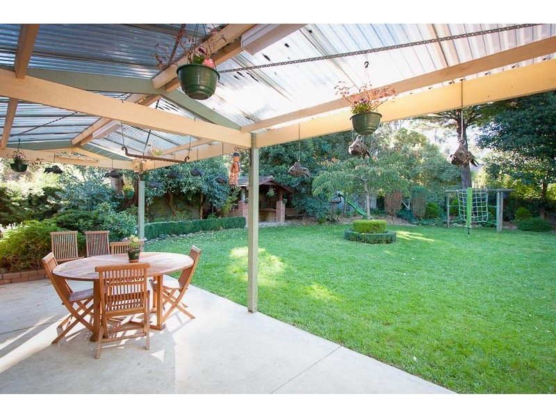50 Waterfalls Rd, Mount Macedon VIC 3441