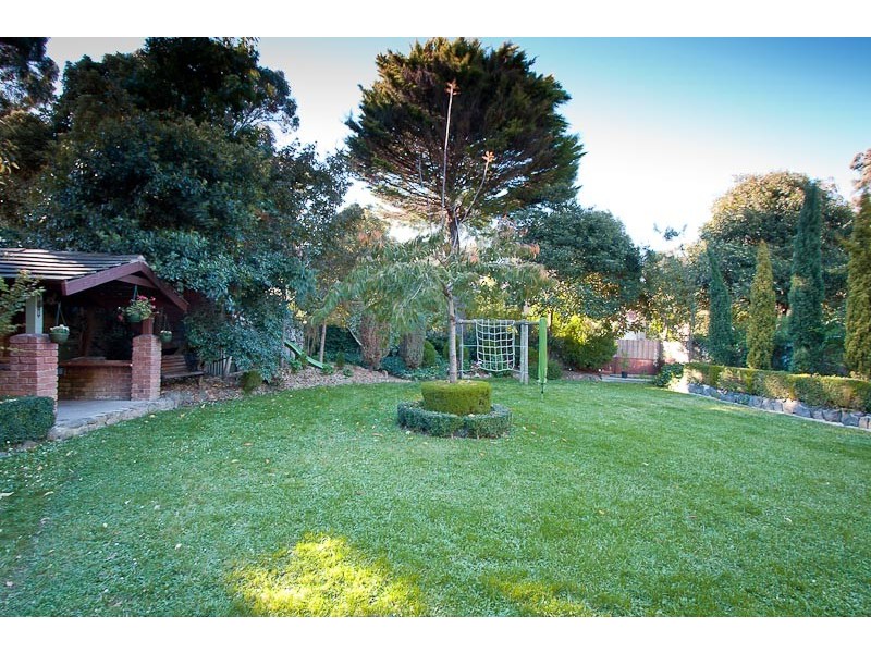 50 Waterfalls Rd, Mount Macedon VIC 3441