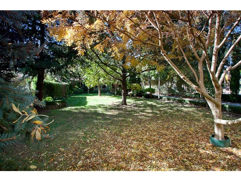 50 Waterfalls Rd, Mount Macedon VIC 3441