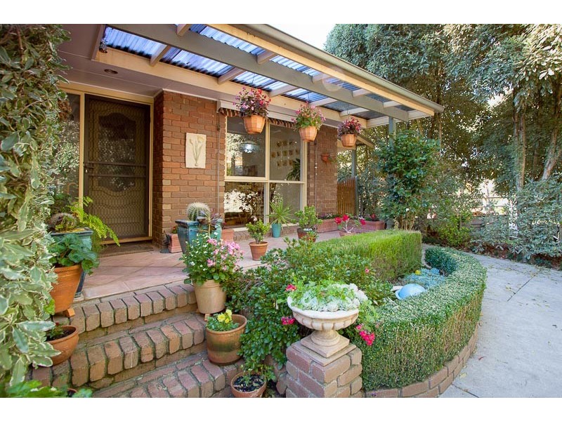 50 Waterfalls Rd, Mount Macedon VIC 3441
