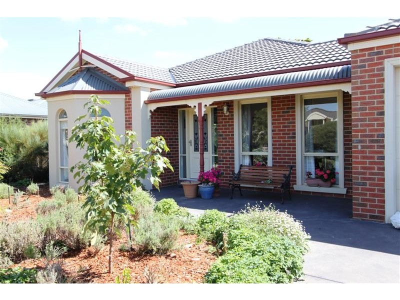 13 Doriemus Crt, Gisborne VIC 3437