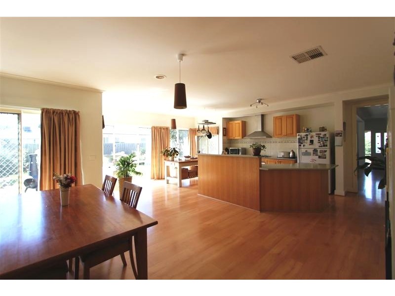 13 Doriemus Crt, Gisborne VIC 3437