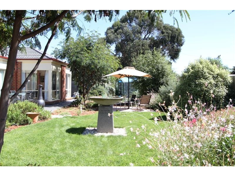 13 Doriemus Crt, Gisborne VIC 3437