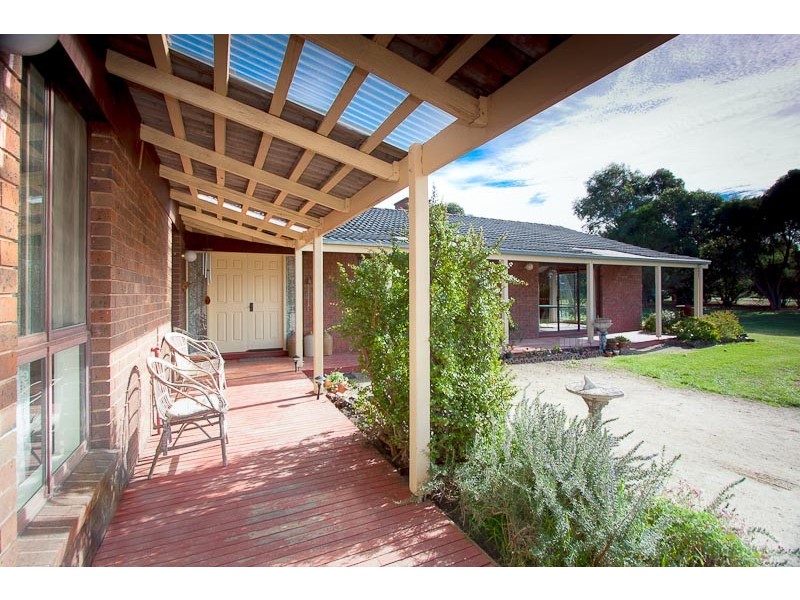15 Leslie Rd*, Gisborne VIC 3437
