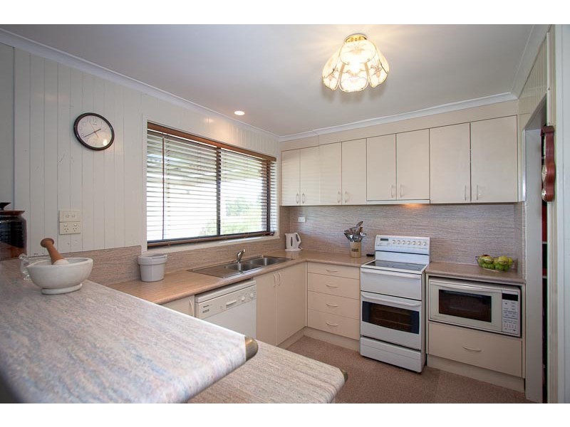 15 Leslie Rd*, Gisborne VIC 3437