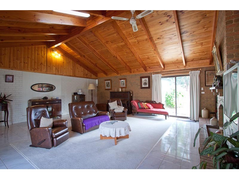 15 Leslie Rd*, Gisborne VIC 3437