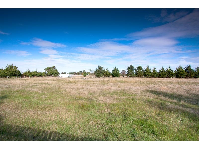 15 Leslie Rd*, Gisborne VIC 3437