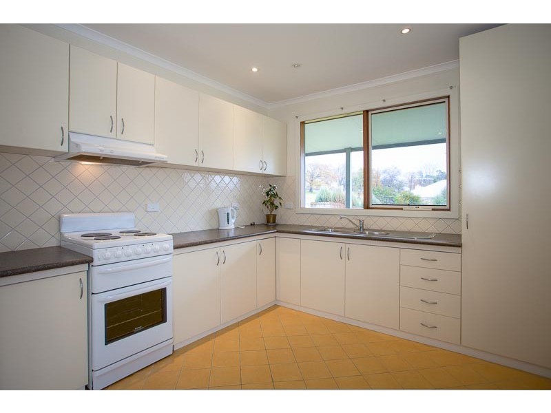 23 Melbourne Rd, Gisborne VIC 3437
