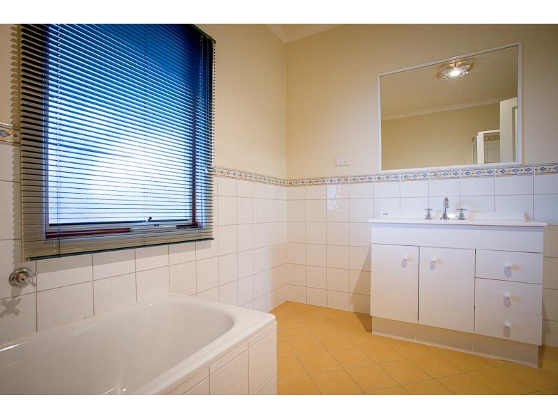 23 Melbourne Rd, Gisborne VIC 3437