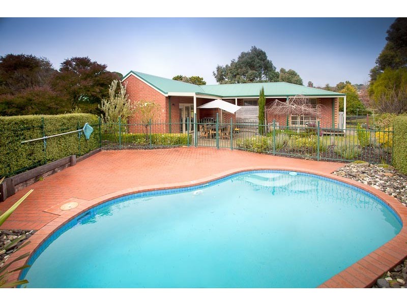 11 Fowler Crt, Gisborne VIC 3437