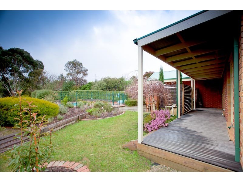 11 Fowler Crt, Gisborne VIC 3437