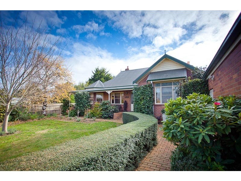 4 Lucern Close, Romsey VIC 3434