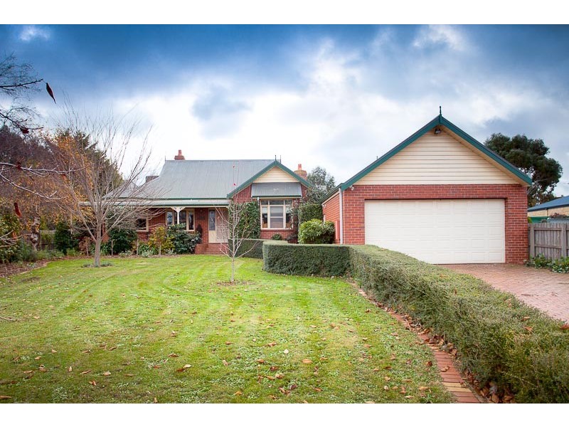 4 Lucern Close, Romsey VIC 3434