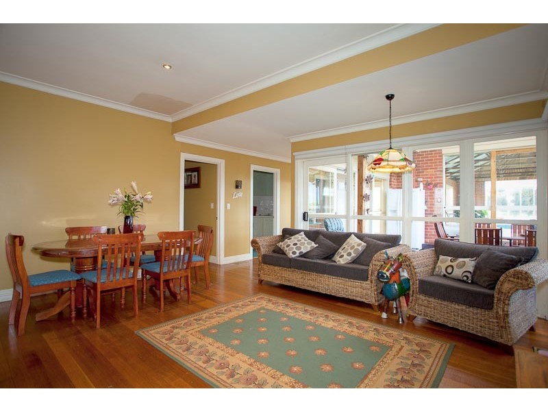 4 Lucern Close, Romsey VIC 3434