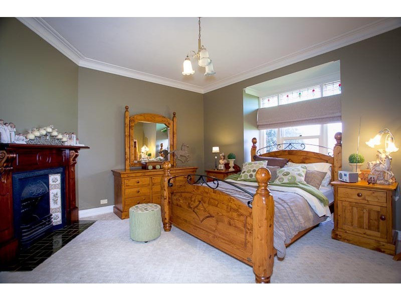 4 Lucern Close, Romsey VIC 3434