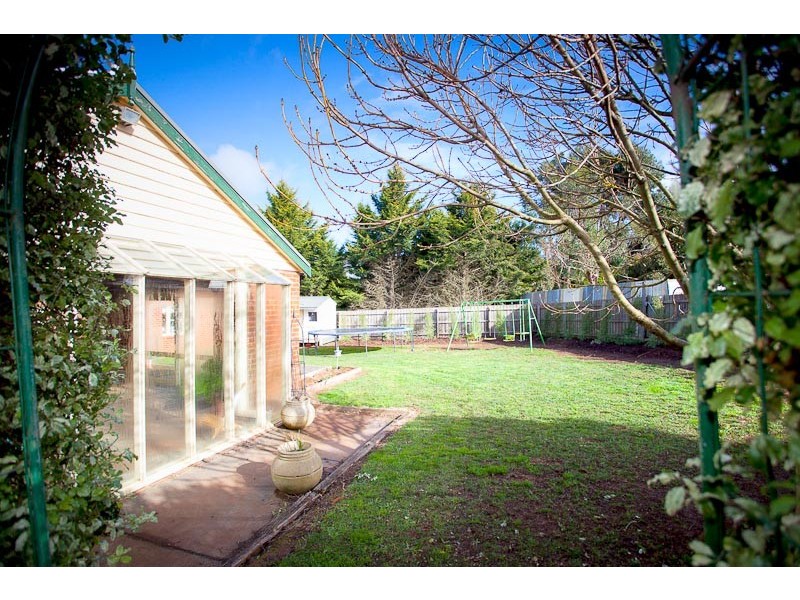 4 Lucern Close, Romsey VIC 3434