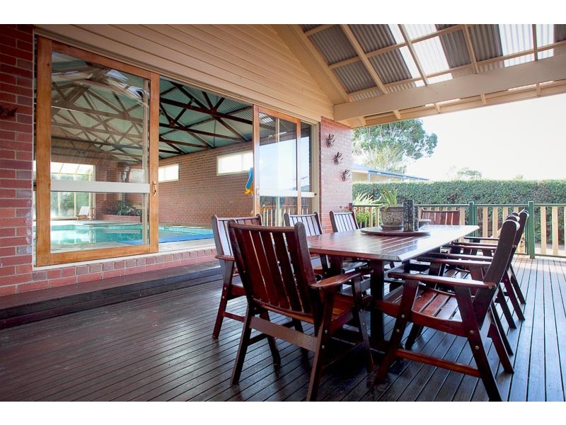 4 Lucern Close, Romsey VIC 3434