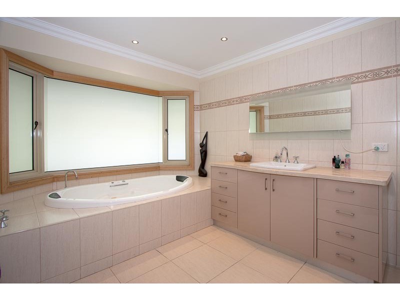 62 Tweddle Road, Gisborne South VIC 3437