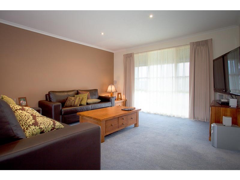 2  Vista Close, Gisborne VIC 3437