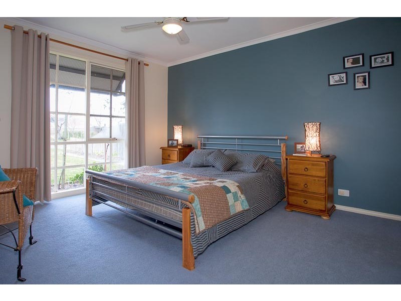 2  Vista Close, Gisborne VIC 3437
