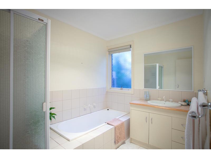 2  Vista Close, Gisborne VIC 3437