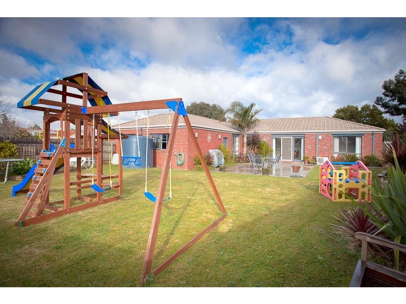 2  Vista Close, Gisborne VIC 3437