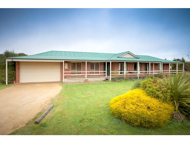97 Tickawarra Rd, Romsey VIC 3434