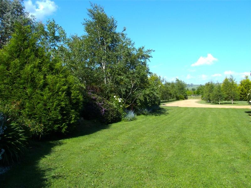 97 Tickawarra Rd, Romsey VIC 3434